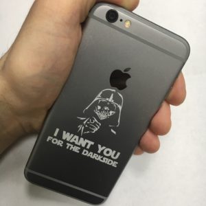 гравировка на корпусе IPhone