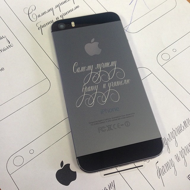 1393  phone11b - Что нужно знать перед тем, как сделать гравировку на свой iPhone?